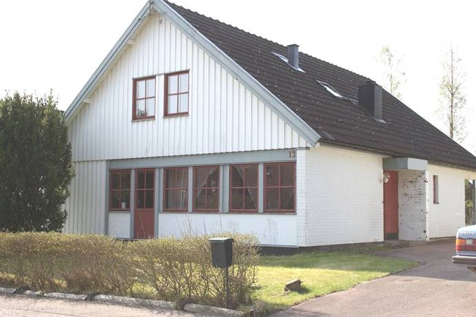 Bild 1: 7 rum radhus på Kedjegatan 13, Emmaboda kommun Emmaboda