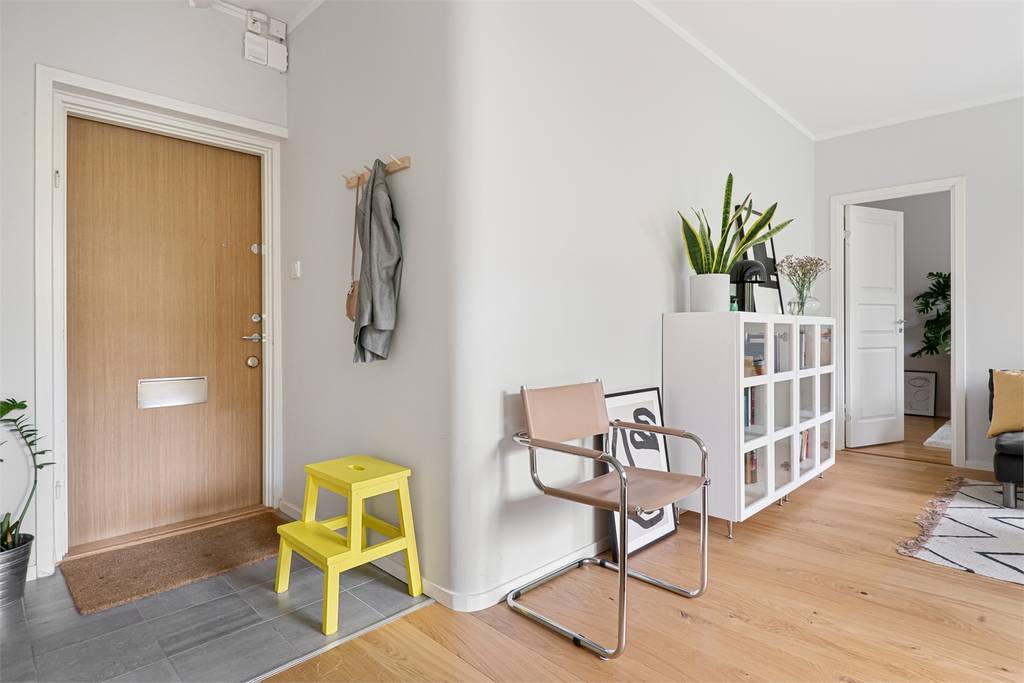 Image inspired by the article "Formstark färgfest i det personliga hemmet på Södermalm"