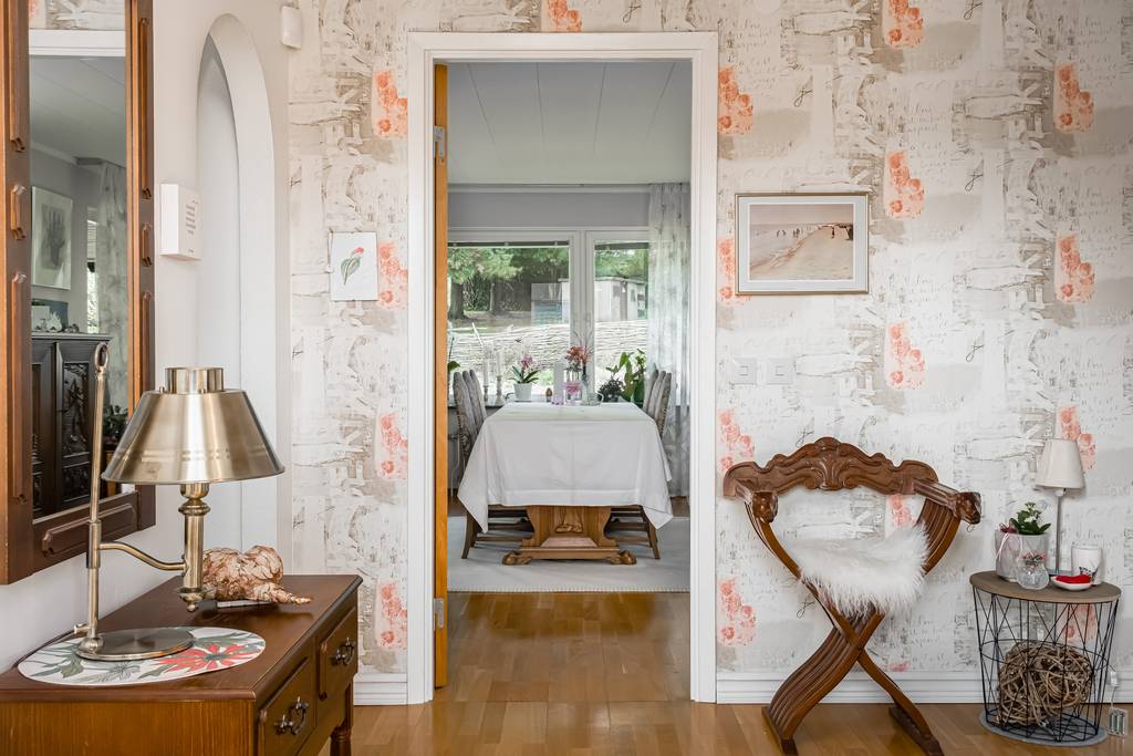 Image inspired by the article "Formstark färgfest i det personliga hemmet på Södermalm"