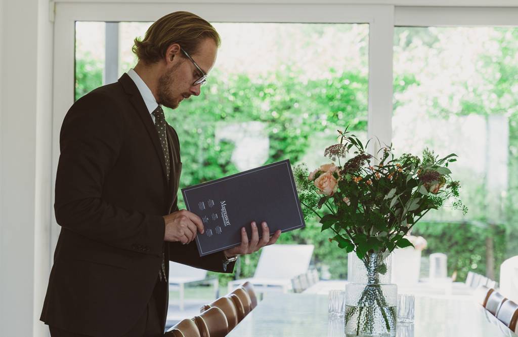 Från första intryck till kontrakt bild