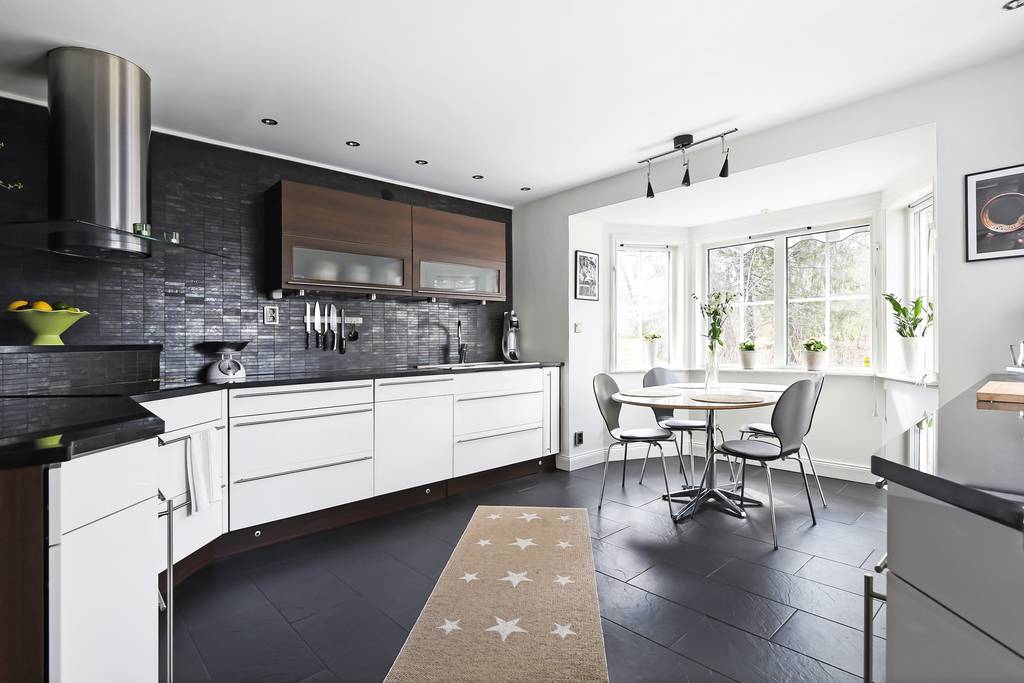 Image inspired by the article "Designklassiker, DIY och naturfärger hemma hos inredaren i Göteborg"