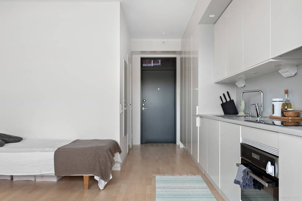 Image inspired by the article "Färingsöhuset bjuder på designklassiker, tavelvägg och gröna växter"