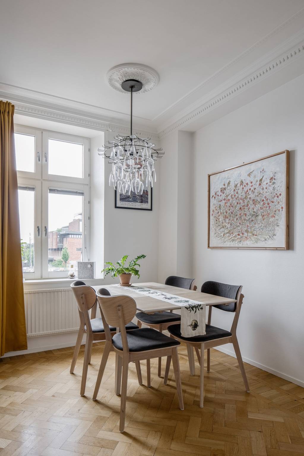 Image inspired by the article "Jordfärger, textil och vintage hemma hos Sarah"