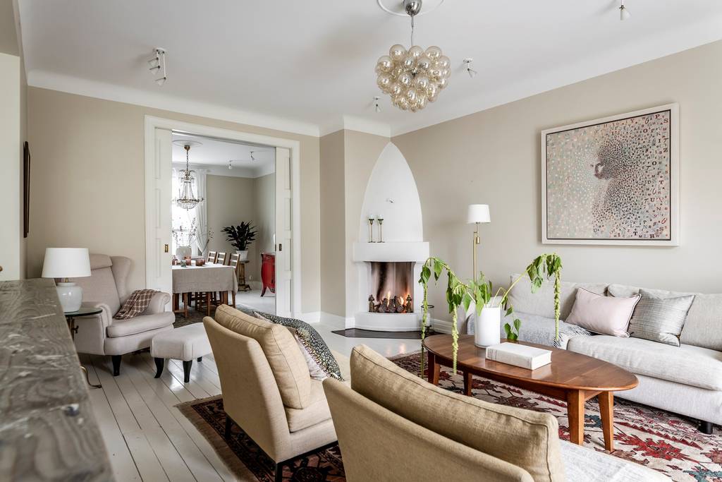 Image inspired by the article "Formstark färgfest i det personliga hemmet på Södermalm"