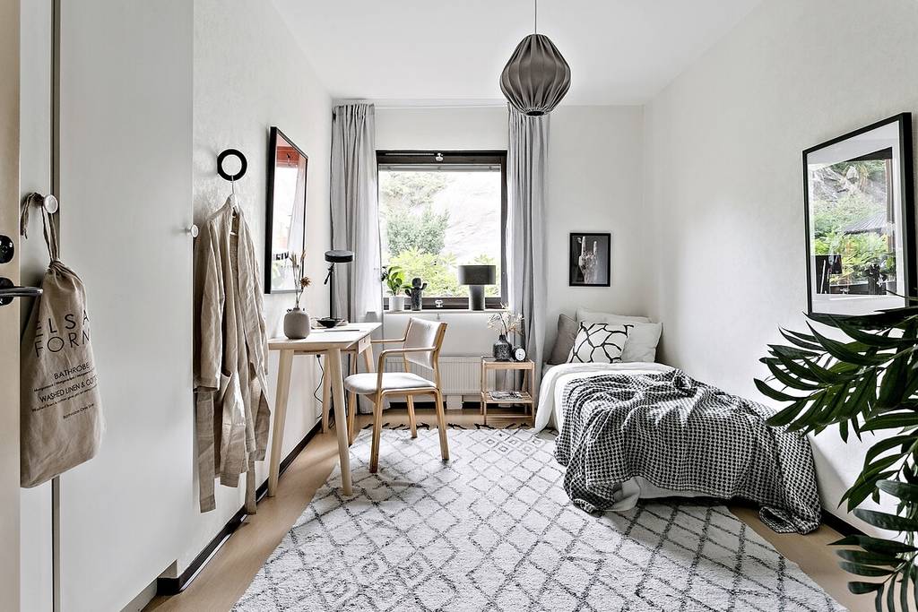 Image inspired by the article "Färingsöhuset bjuder på designklassiker, tavelvägg och gröna växter"