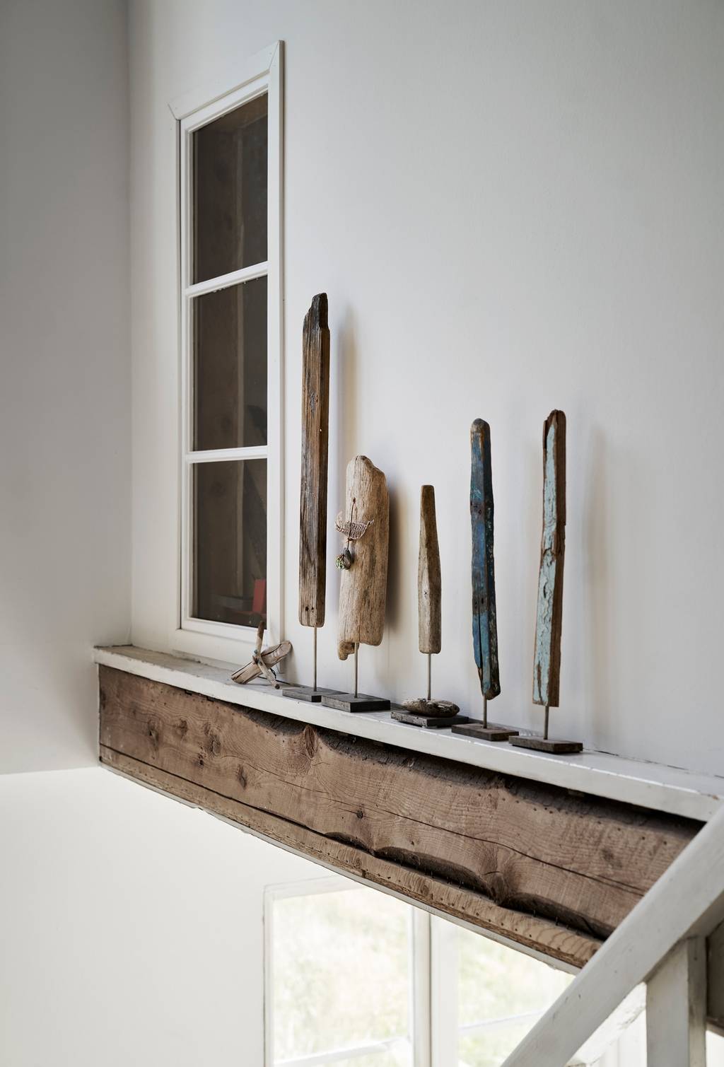 Image inspired by the article "Färingsöhuset bjuder på designklassiker, tavelvägg och gröna växter"