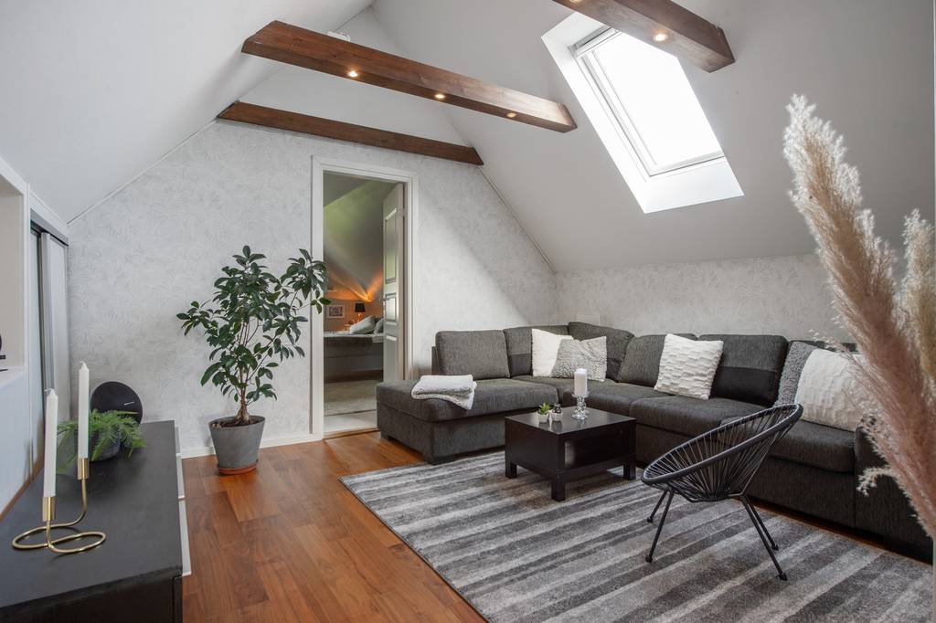 Image inspired by the article "Färgsprakande och stilsäkert hemma hos kreativa paret i Råå"