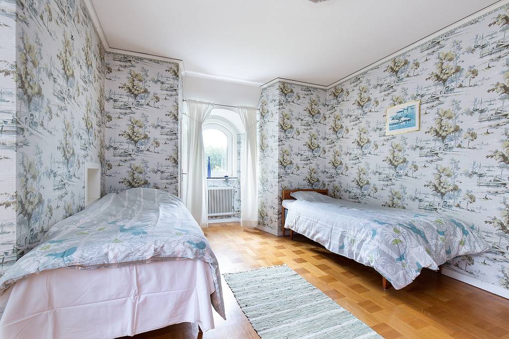 Image inspired by the article "Formstark färgfest i det personliga hemmet på Södermalm"