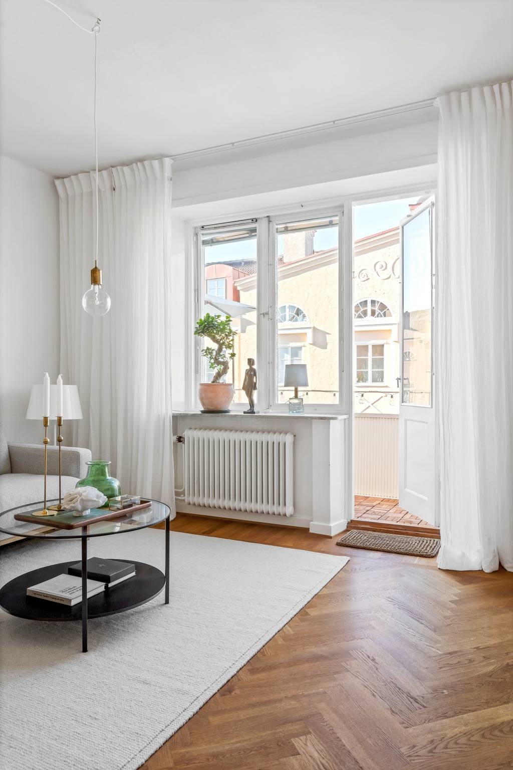 Image inspired by the article "Unika designobjekt och läckra pasteller i moderna lägenheten"