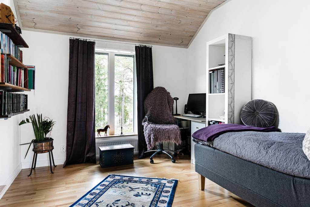 Image inspired by the article "Färgsprakande och stilsäkert hemma hos kreativa paret i Råå"