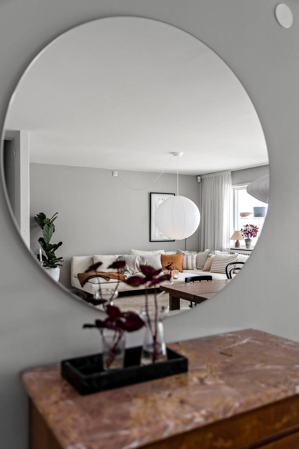 Image inspired by the article "Väskdesignerns bohemchica drömhem är fyllt av inspiration"