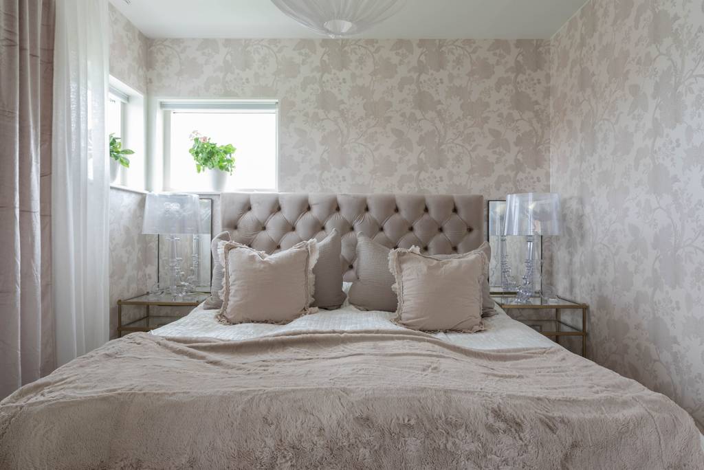 Image inspired by the article "Formstark färgfest i det personliga hemmet på Södermalm"