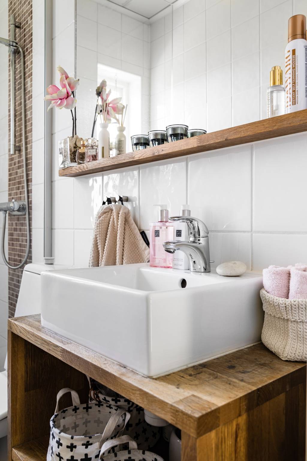 Image inspired by the article "Unika designobjekt och läckra pasteller i moderna lägenheten"