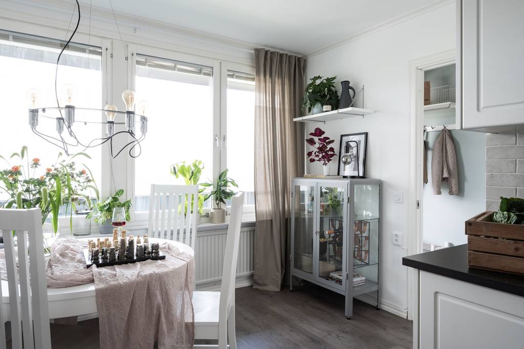 Image inspired by the article "Jordfärger, textil och vintage hemma hos Sarah"