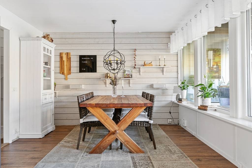 Image inspired by the article "Formstark färgfest i det personliga hemmet på Södermalm"