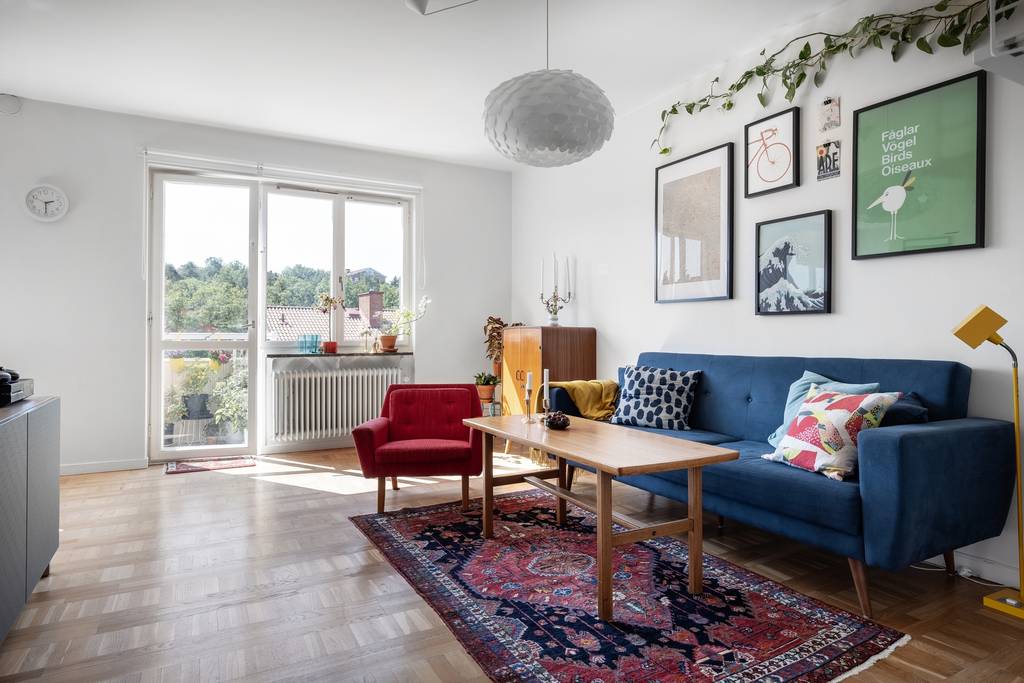 Image inspired by the article "Formstark färgfest i det personliga hemmet på Södermalm"