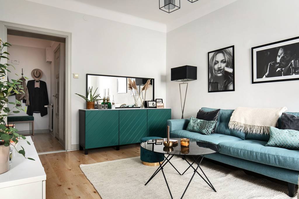 Image inspired by the article "Färgsprakande och stilsäkert hemma hos kreativa paret i Råå"