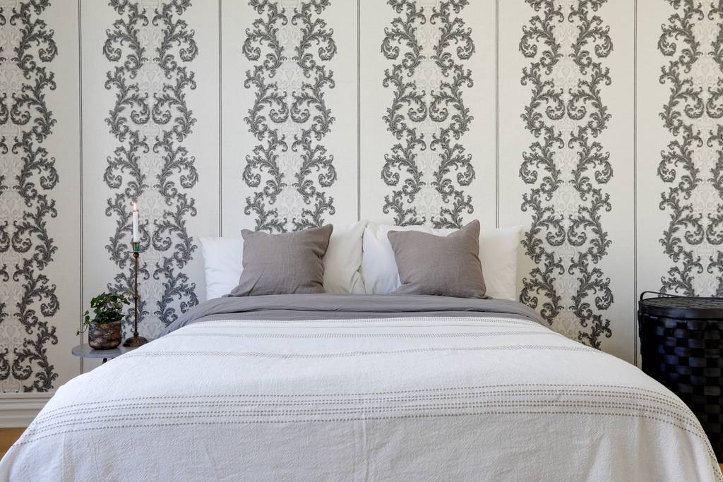 Image inspired by the article "Formstark färgfest i det personliga hemmet på Södermalm"