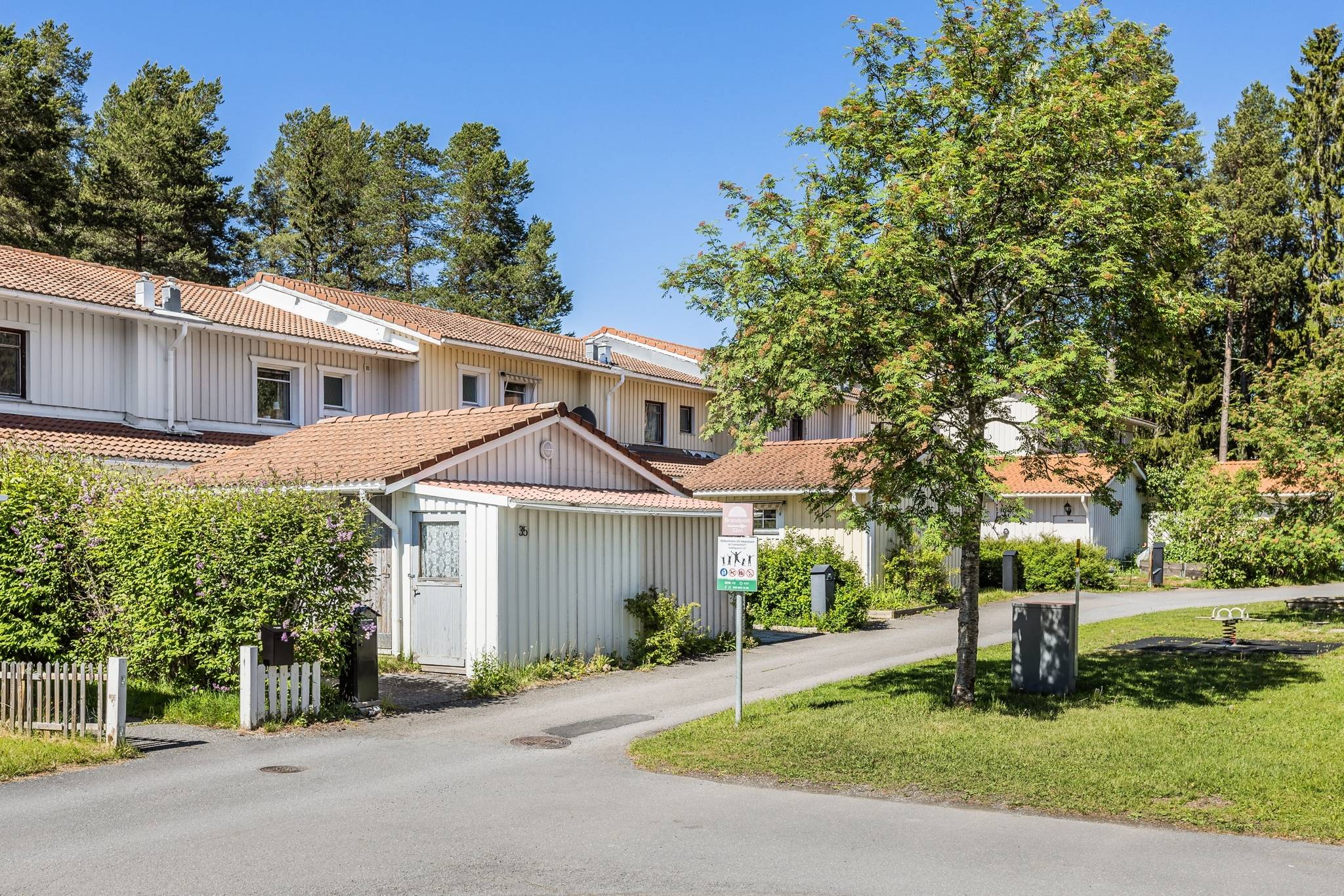 5 rum radhus på Gräftågränd 33 Nedre Torvalla, Östersunds kommun - bild 1
