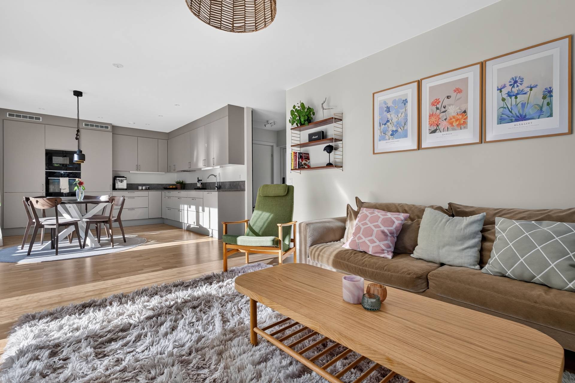 7 rum villa på Hälleborgsgatan 10A Knivsta, Knivsta kommun - bild 1