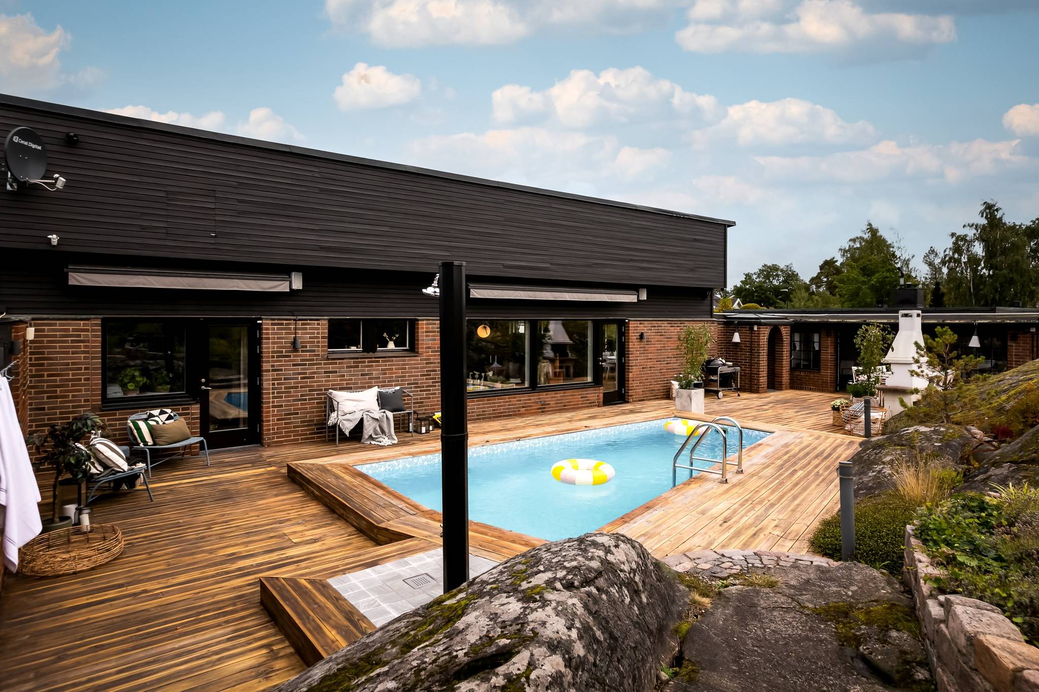 8 rum villa på Evalundsvägen 6 Älta - Älta gård, Nacka kommun - bild 1