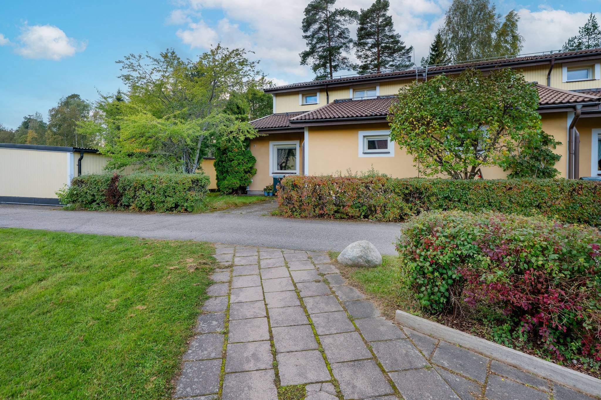 4 rum radhus på Hövdingavägen 29A Södra Bomhus, Gävle kommun - bild 1