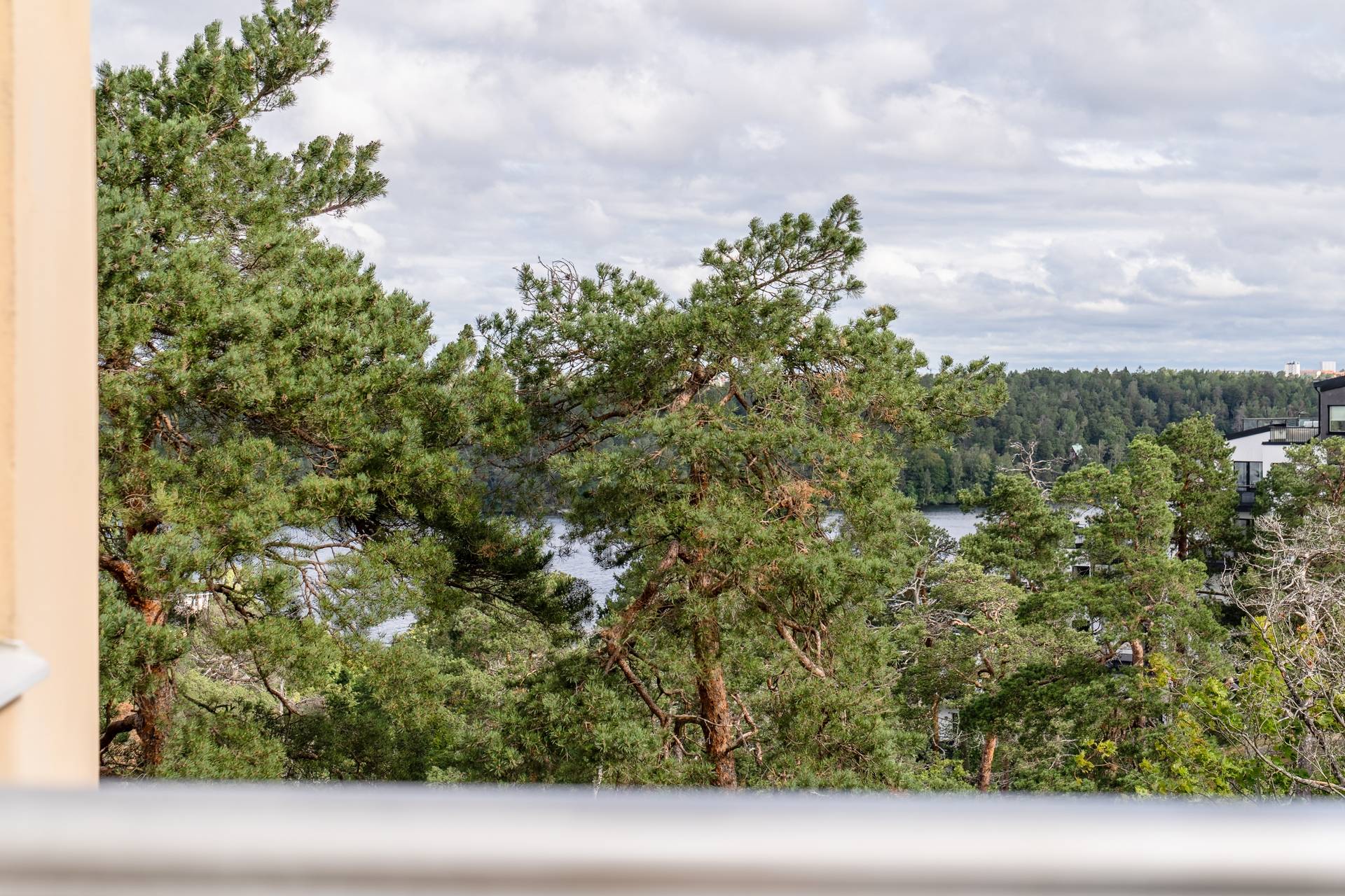1 rum Lägenhet på Klubbacken 25, vån 3! Mälarhöjden Stockholms kommun - bild 2