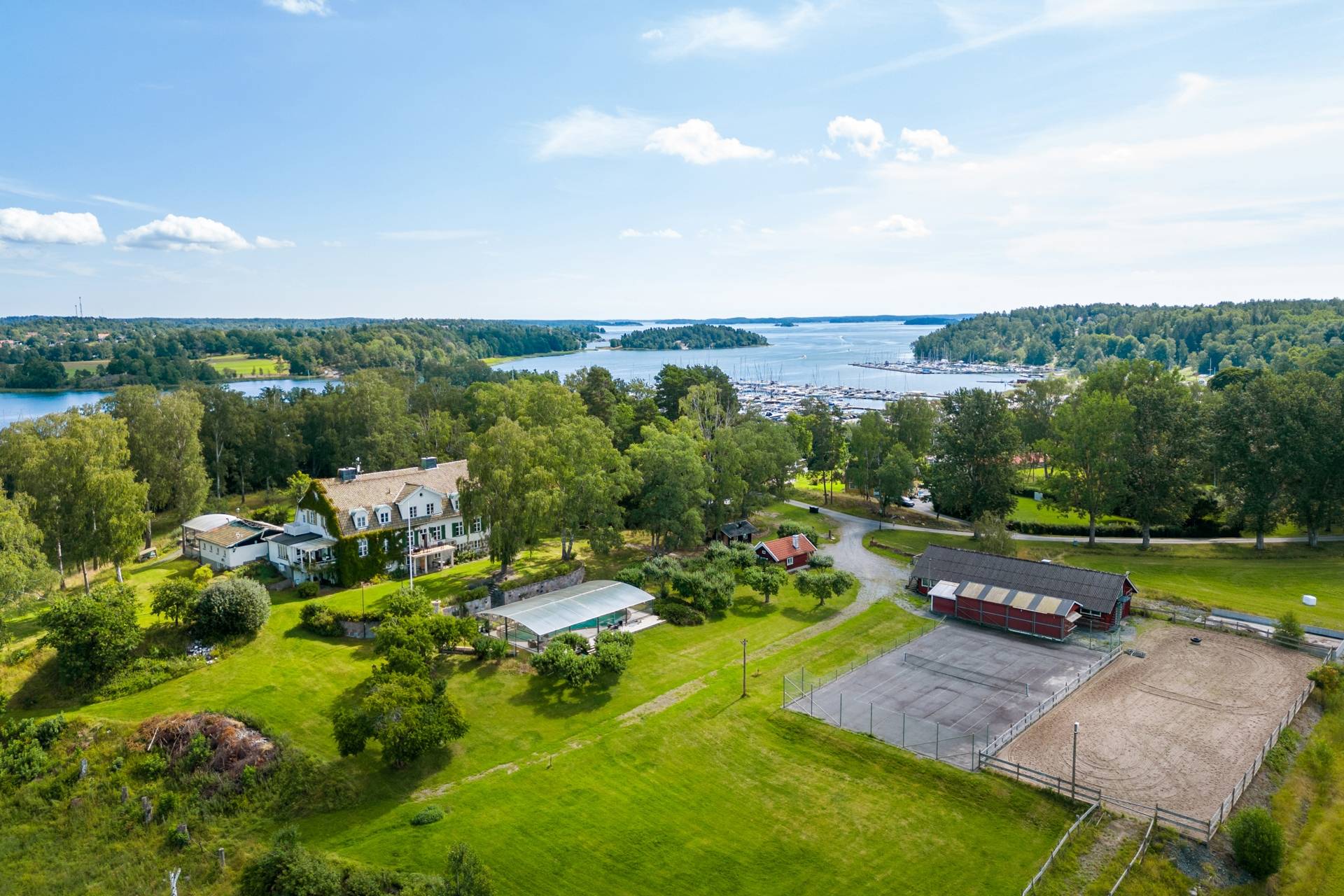 12 rum villa på Svinninge Gård 1 Svinninge, Österåkers kommun - bild 2