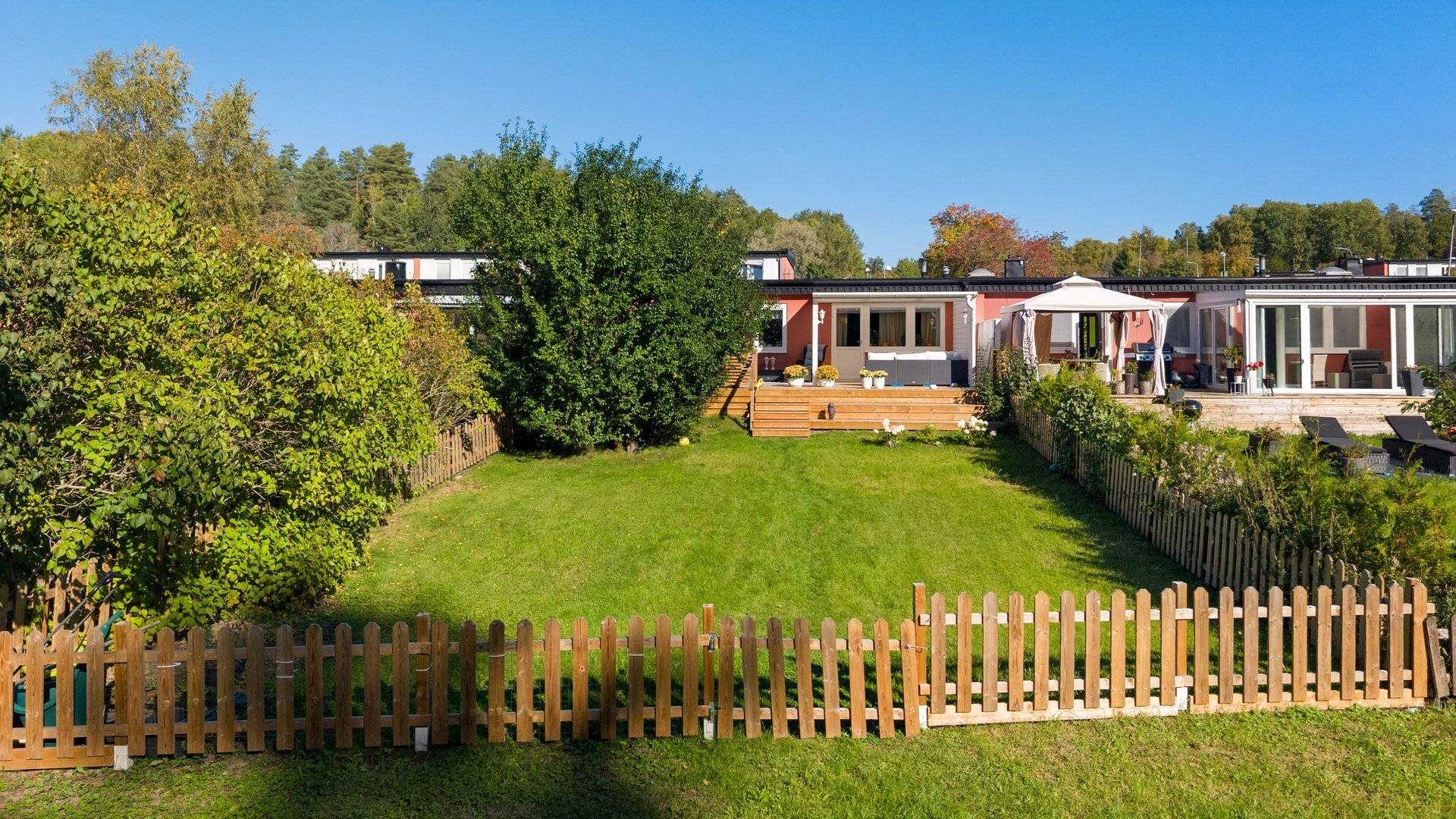 4 rum Radhus på Bondestigen 44 Salem Centralt Salems kommun - bild 2