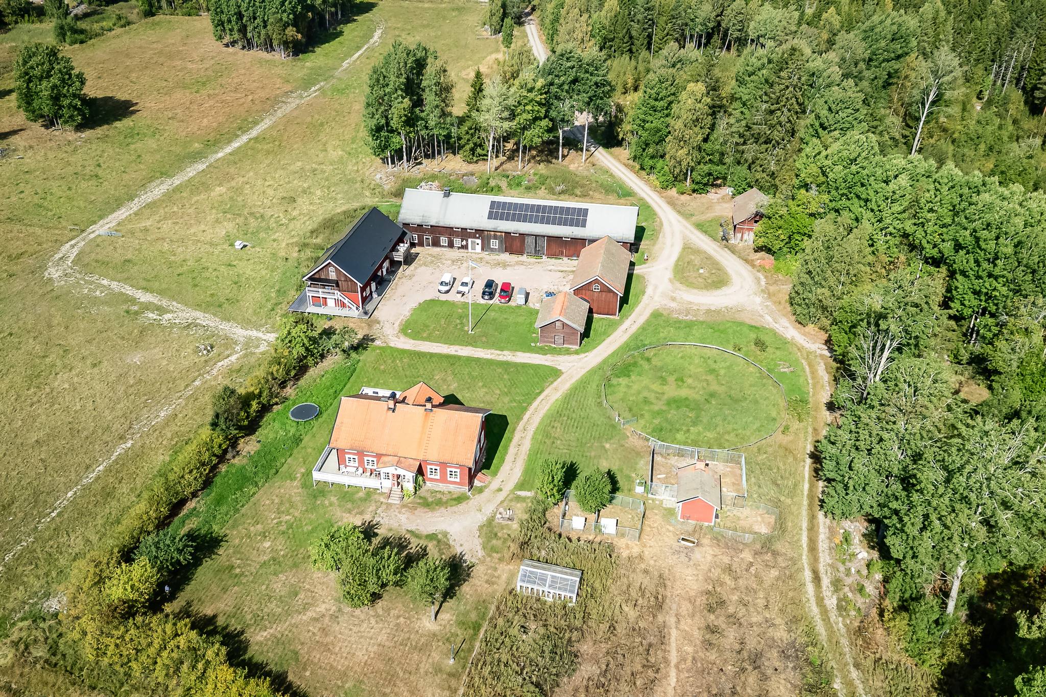 8 rum gård med jordbruk på Bår Mats-Pers 100 Möklinta, Sala kommun - bild 5