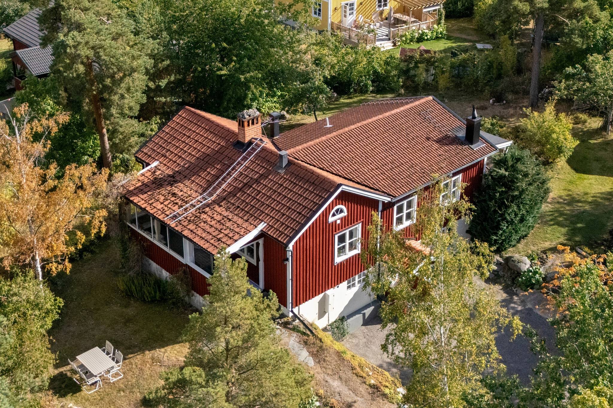 Lahäll, Täby kommun