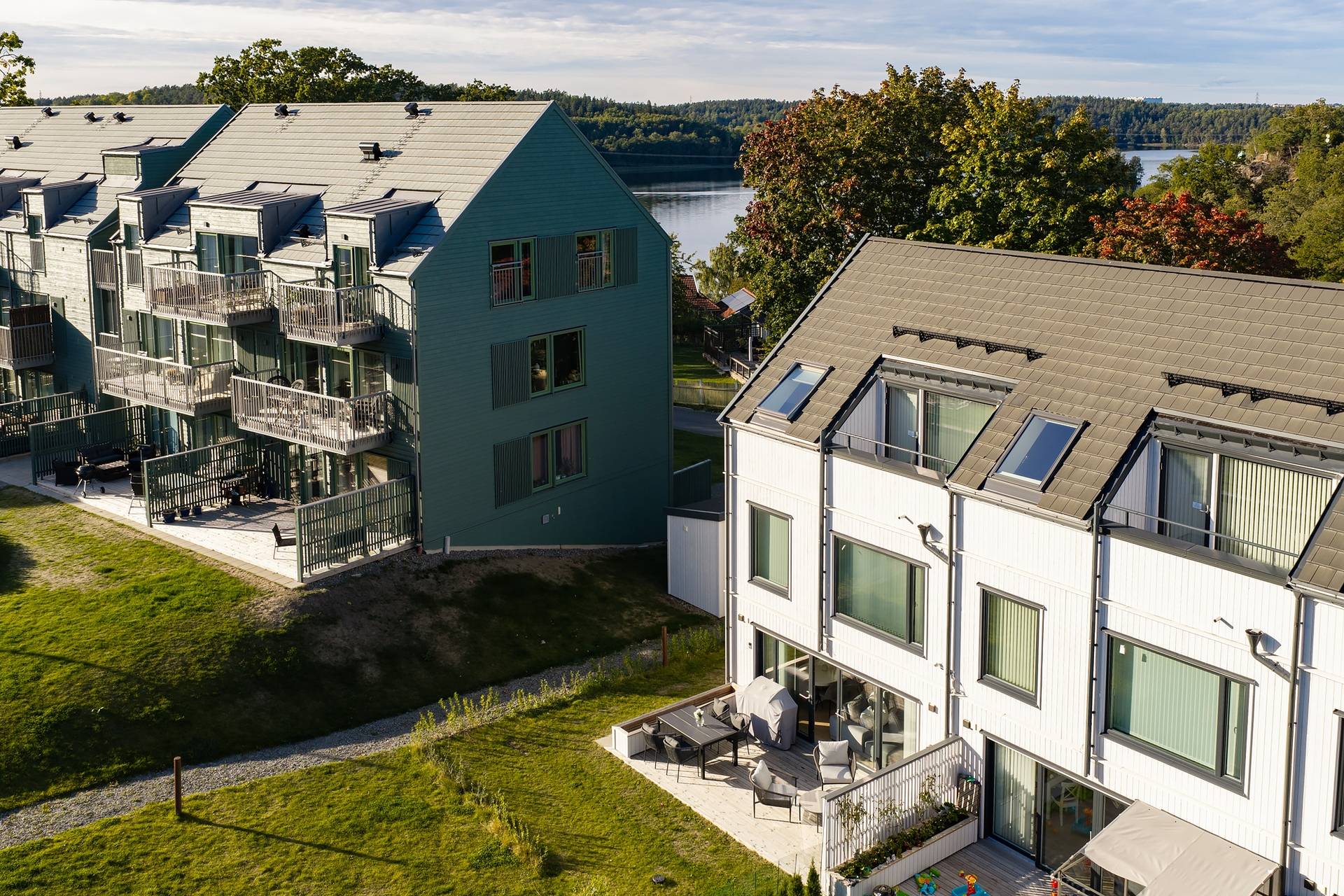 6 rum Par-/kedje-/radhus på Ulvsbergsvägen 15F Tullinge Strand Botkyrka kommun - bild 1