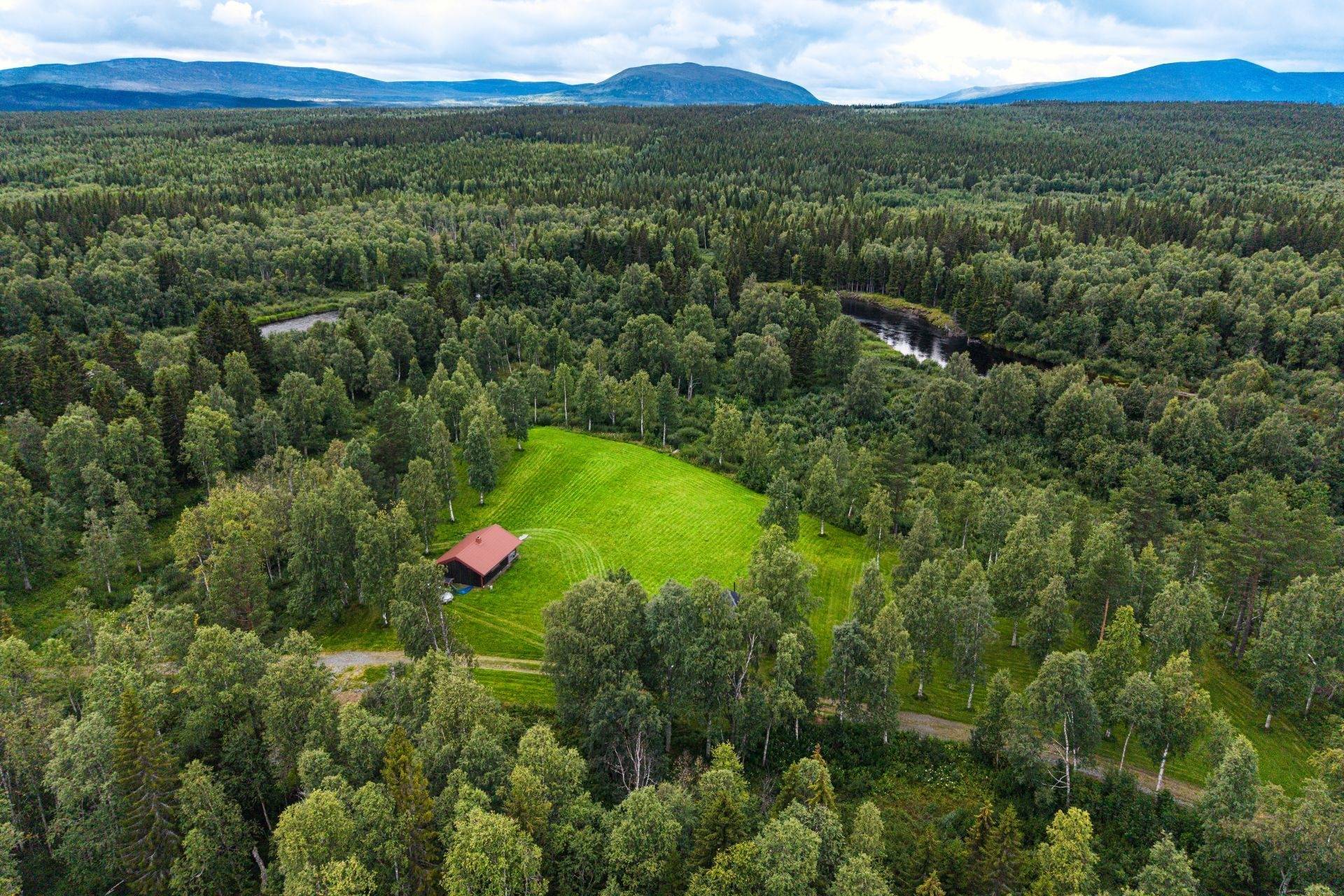 Gård med jordbruk på Högenvägen 29 Hallen Åre kommun - bild 57
