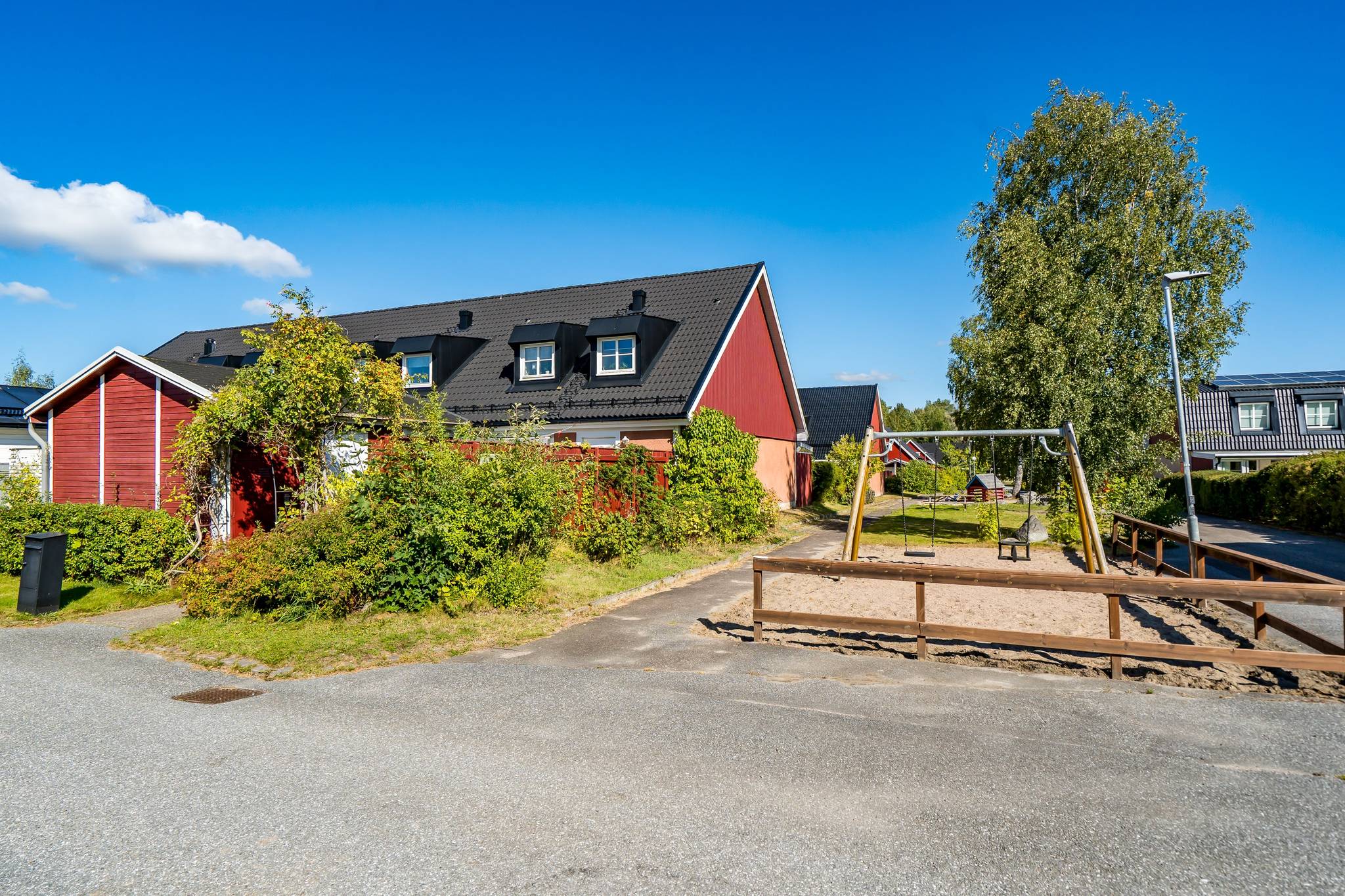 5 rum radhus på Posthornsgatan 17 Björkhaga, Örebro kommun - bild 1