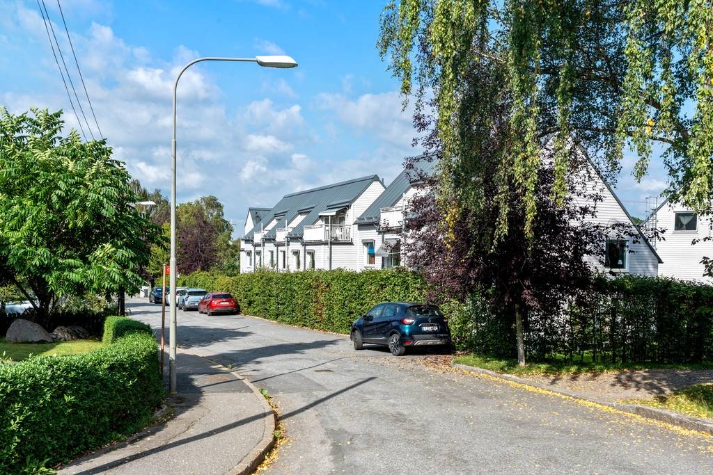 6 rum Par-/kedje-/radhus på Helgestavägen 43 Örby Stockholms kommun - bild 51