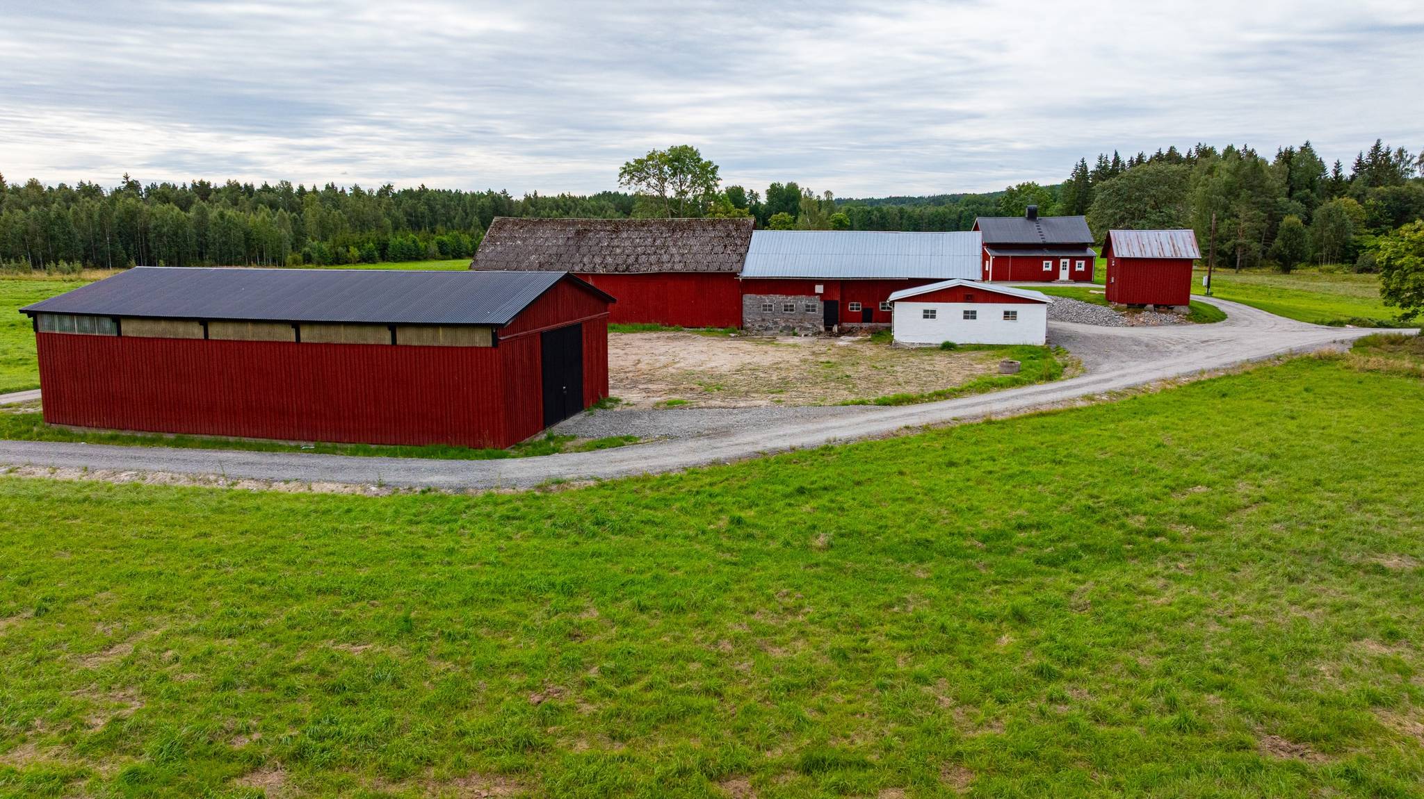 4 rum Gård med jordbruk på Degerbyn Högåsen 1 Värmskog Grums kommun - bild 5