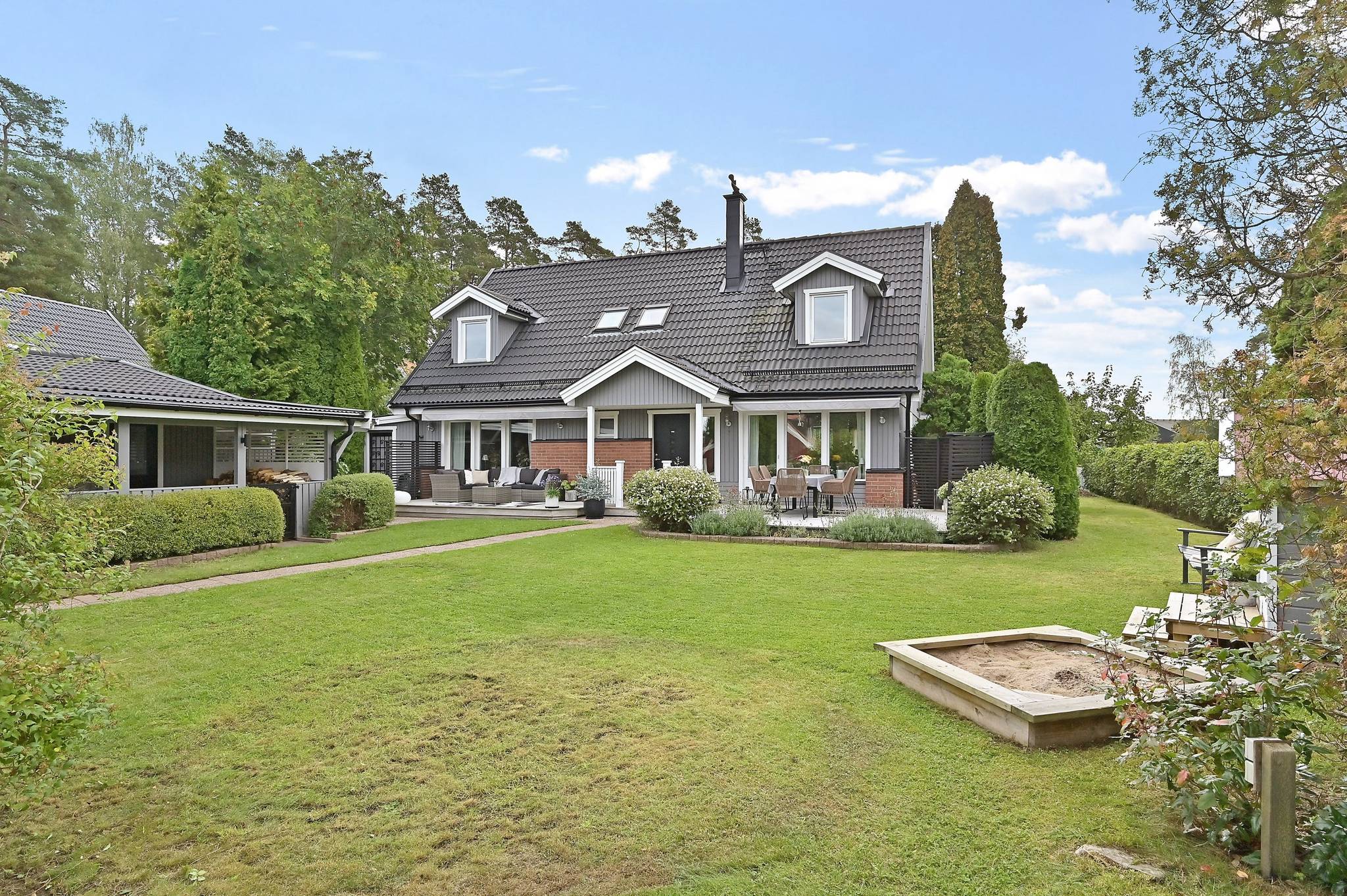 5 rum villa på Tallkottsvägen 2 Älta - Lovisedal, Nacka kommun - bild 1