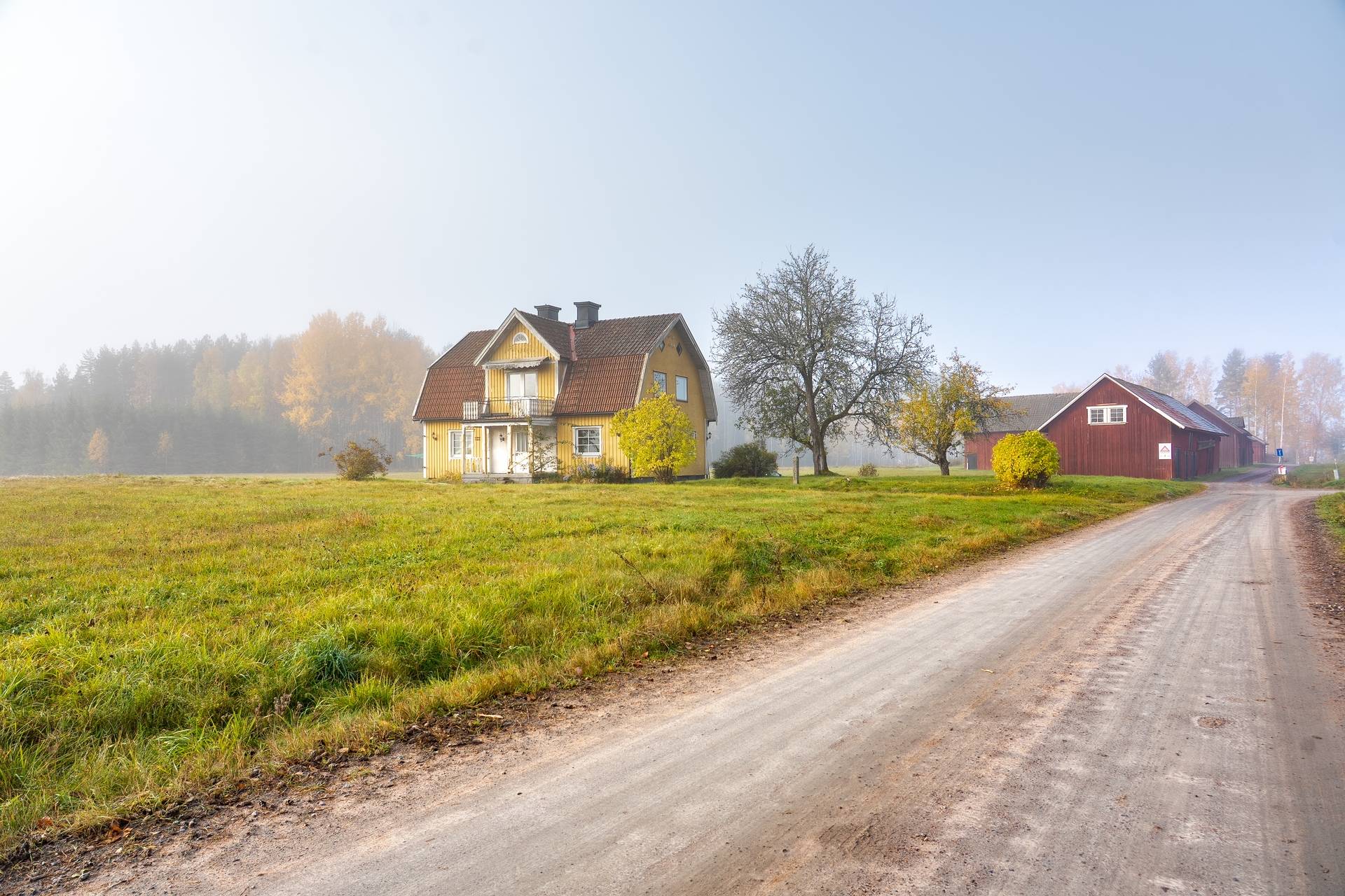 gård med jordbruk på Edet Deje, Forshaga kommun - bild 1