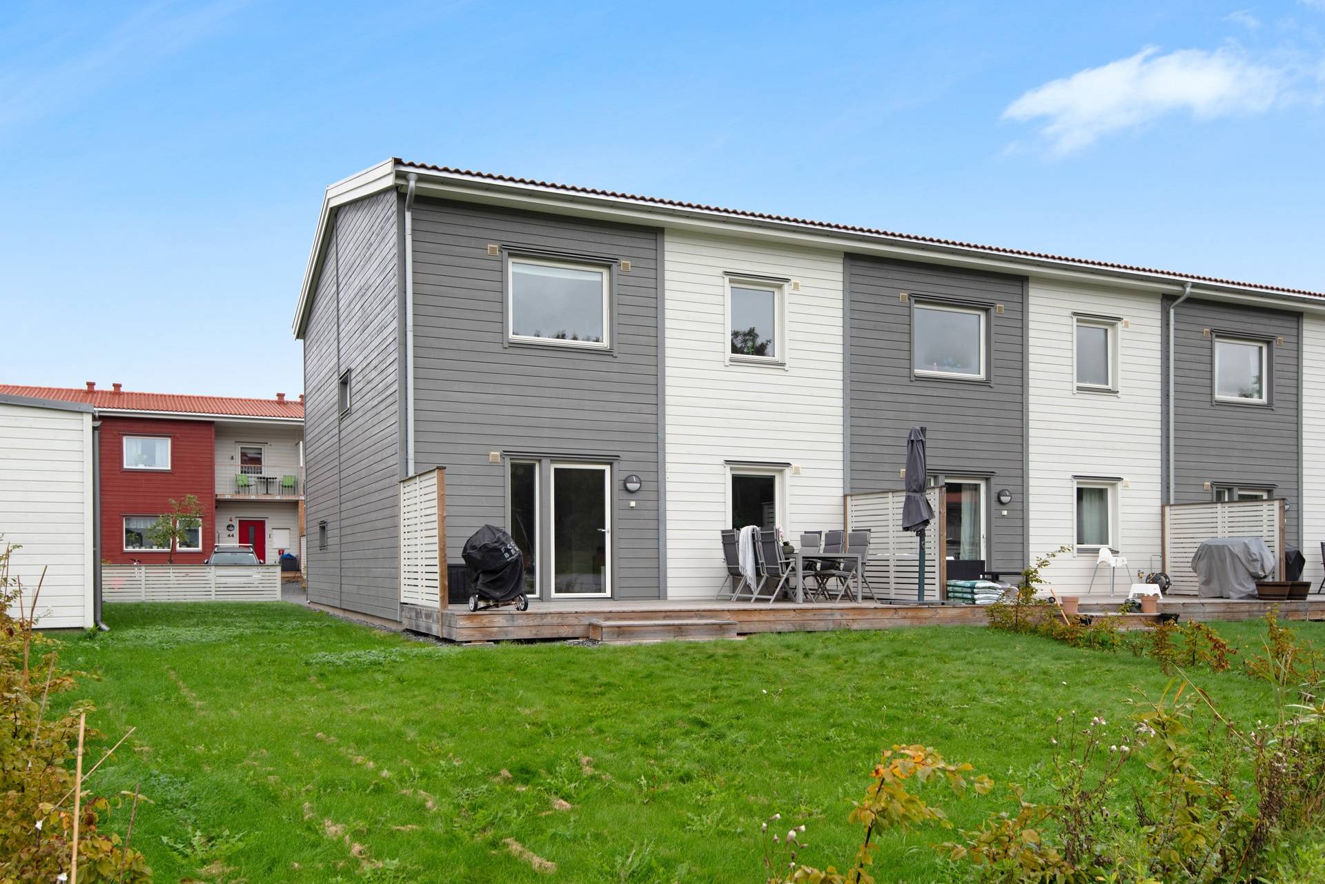 5 rum radhus på Riavägen 25 Västerhaninge, Haninge kommun - bild 1