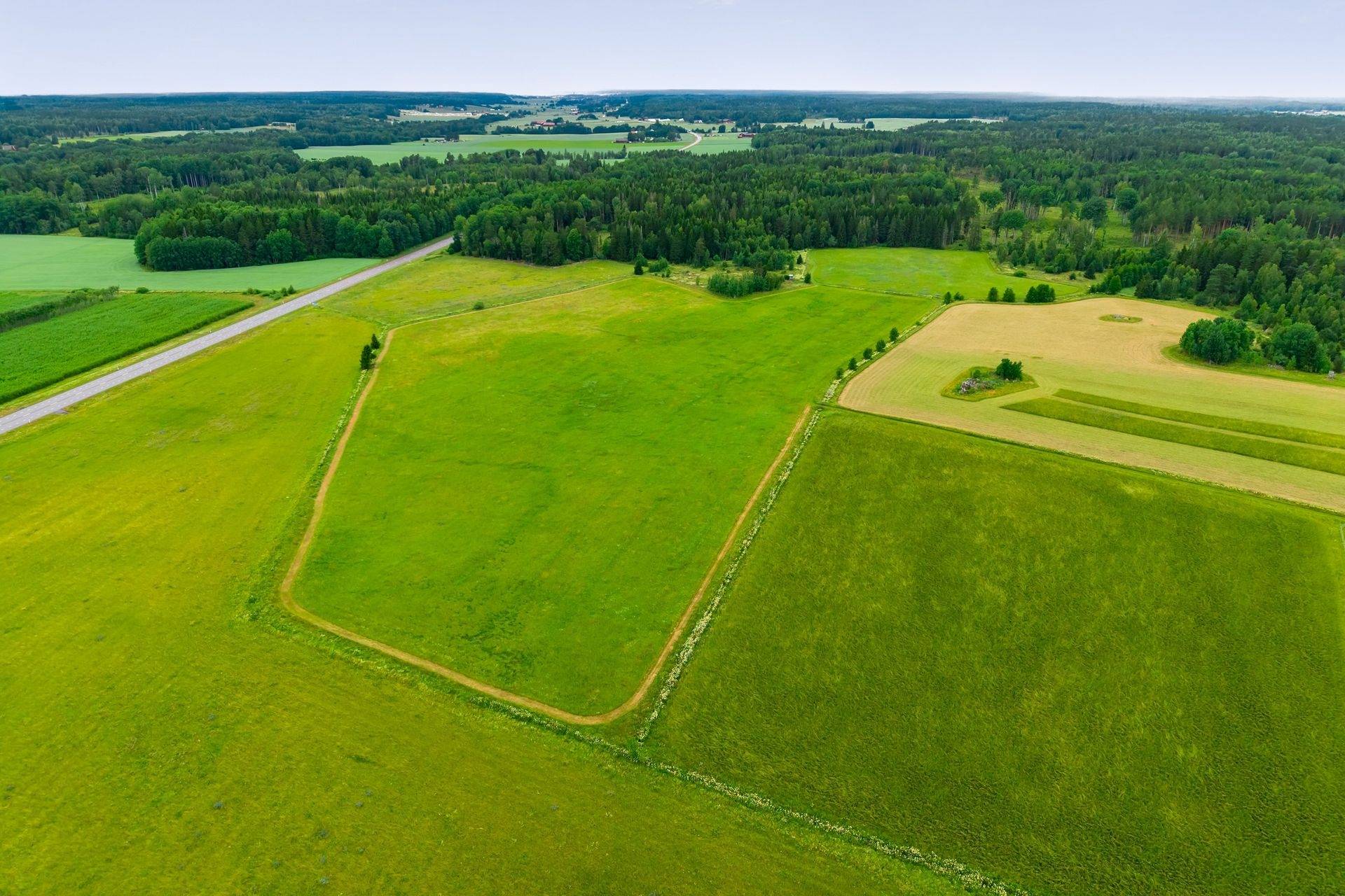 9 rum Gård/skog på Altuna Björsbo 1 2,7 mil norr om Enköping Enköpings kommun - bild 77