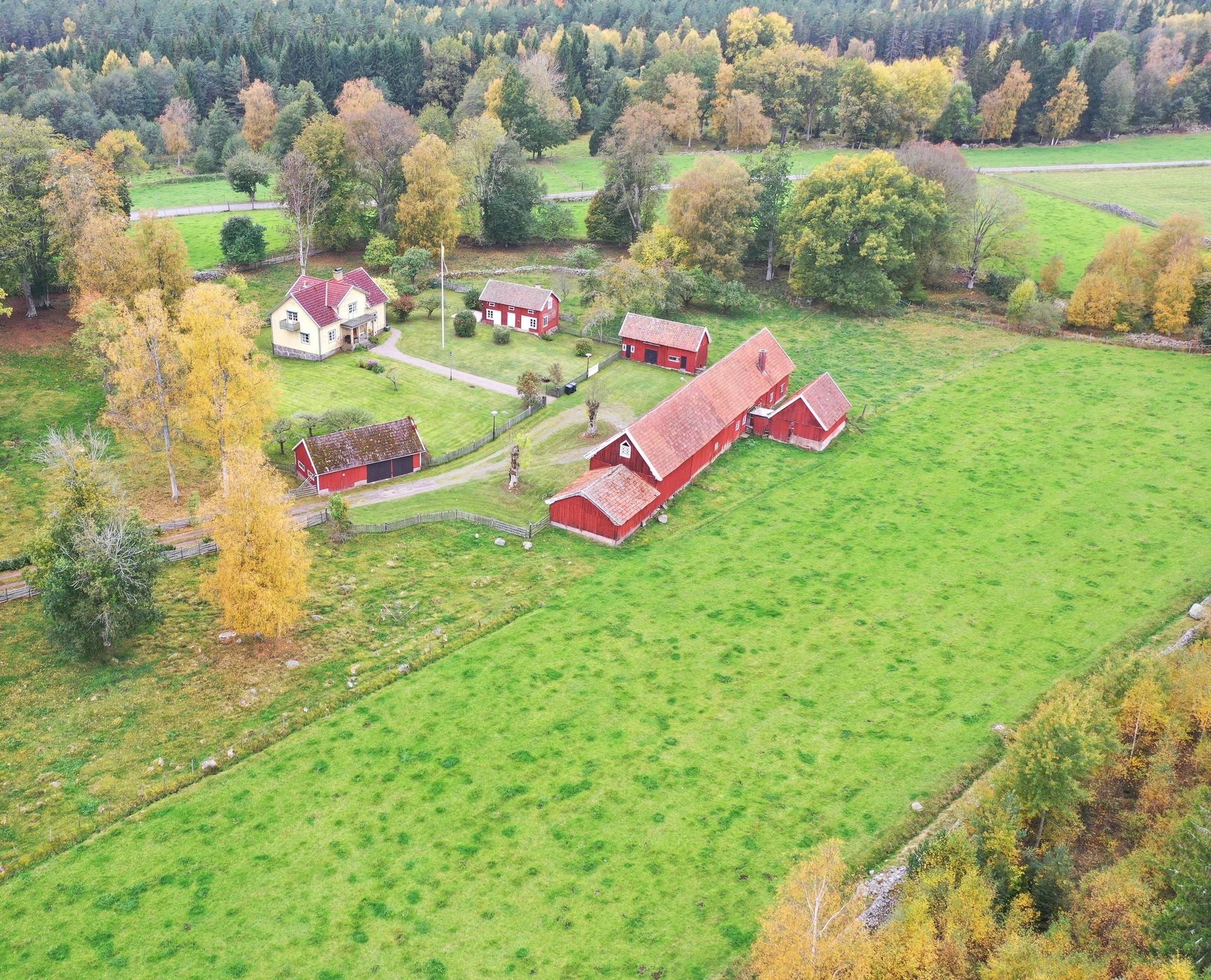 gård/skog på Lindås 120 Lindås, Nybro kommun - bild 1