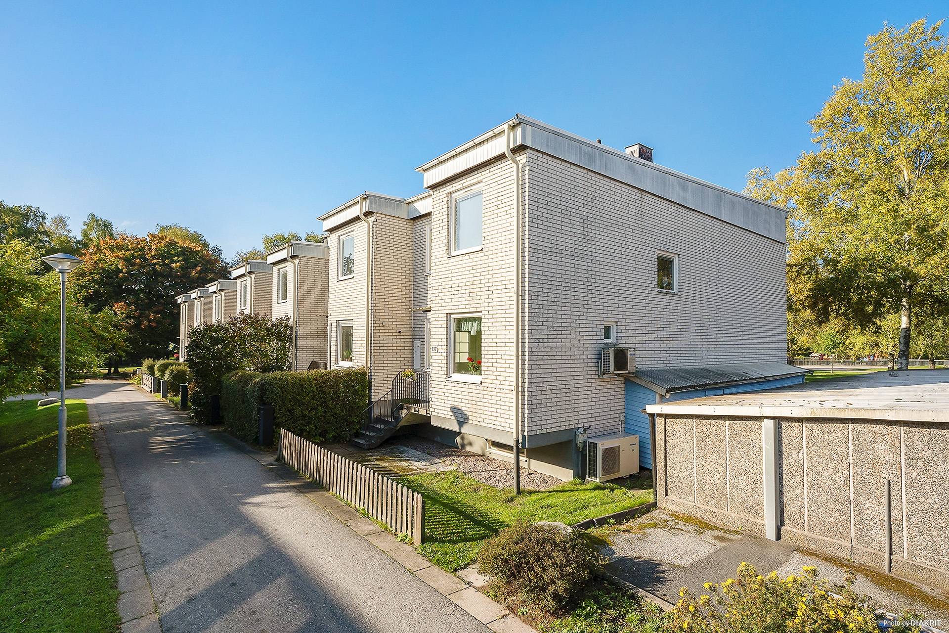7 rum radhus på Kärrgränd 197 Kälvesta-Vällingby, Stockholms kommun - bild 1