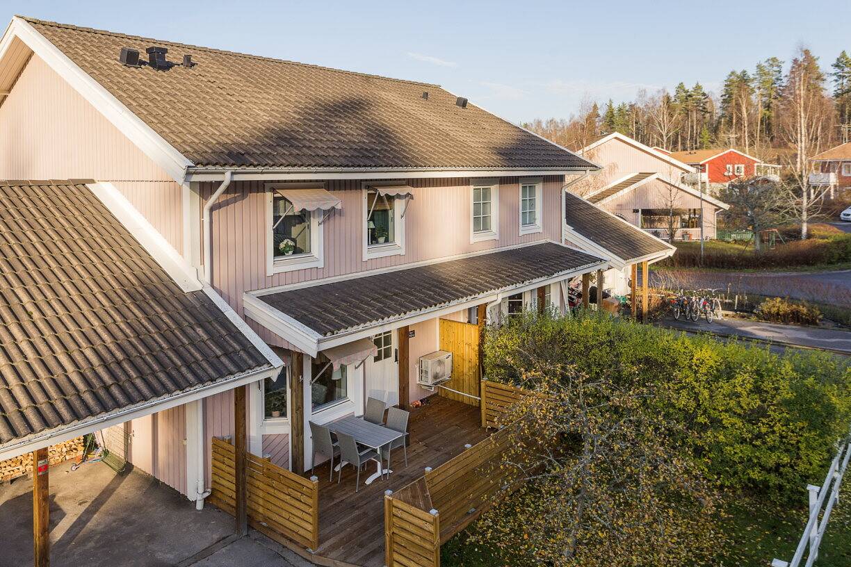5 rum Par-/kedje-/radhus på Skogskullevägen 10 Kimstad Norrköpings kommun - bild 2