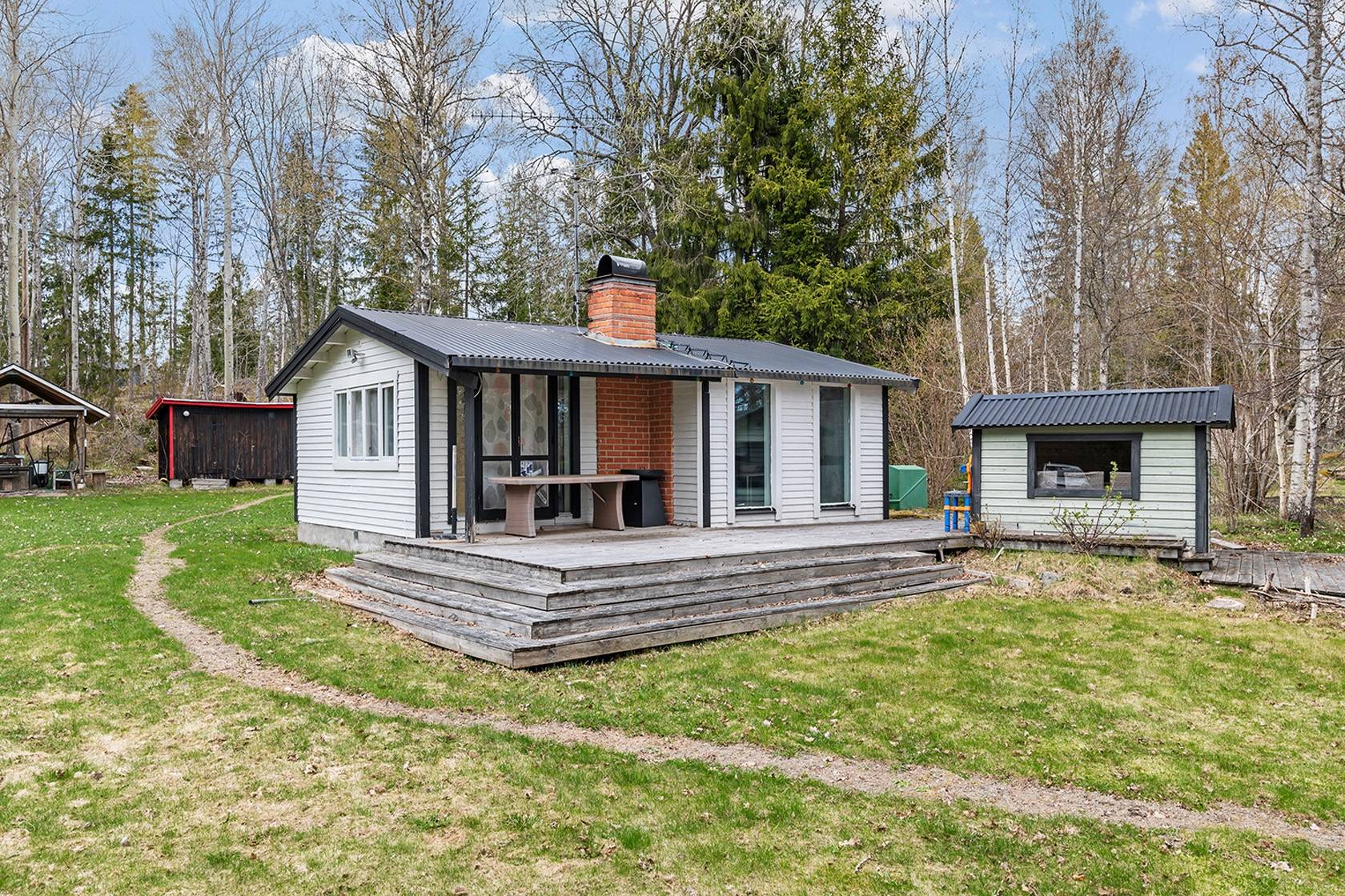 2 rum fritidshus på Marenvägen 30 Riala, Norrtälje kommun - bild 1