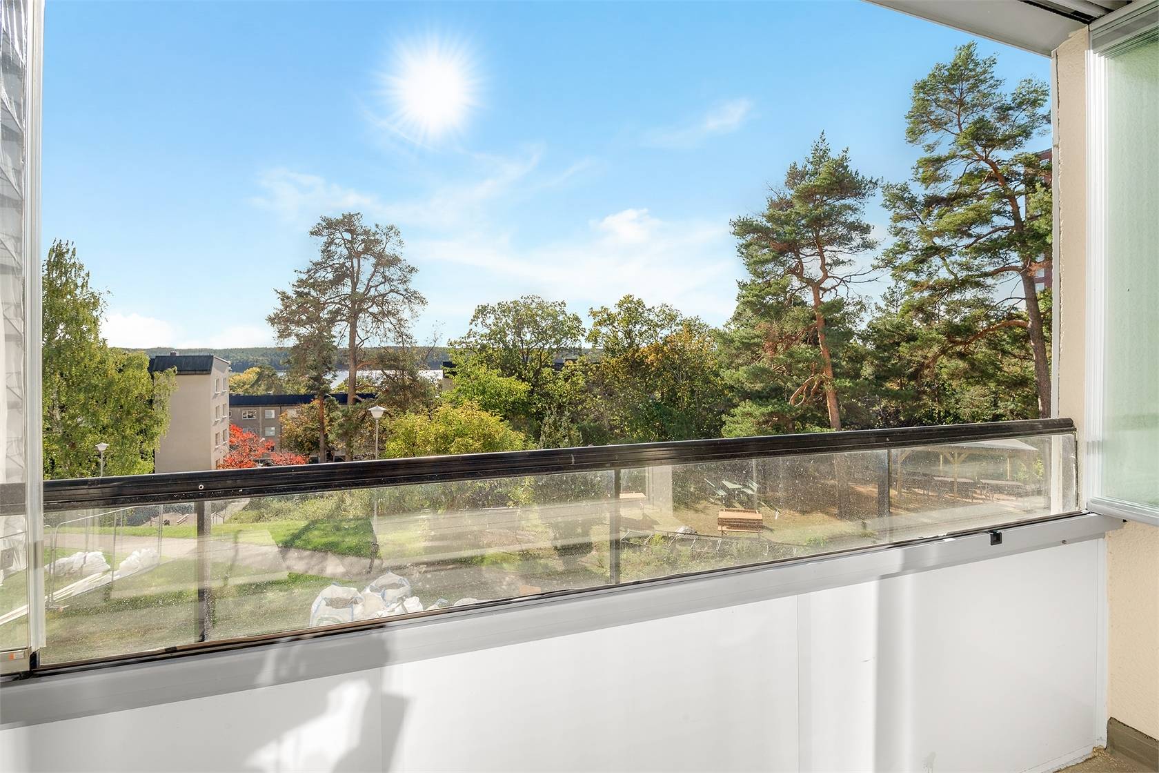 3 rum lägenhet på Aprikosgatan 33 Hässelby Strand, Stockholms kommun - bild 2