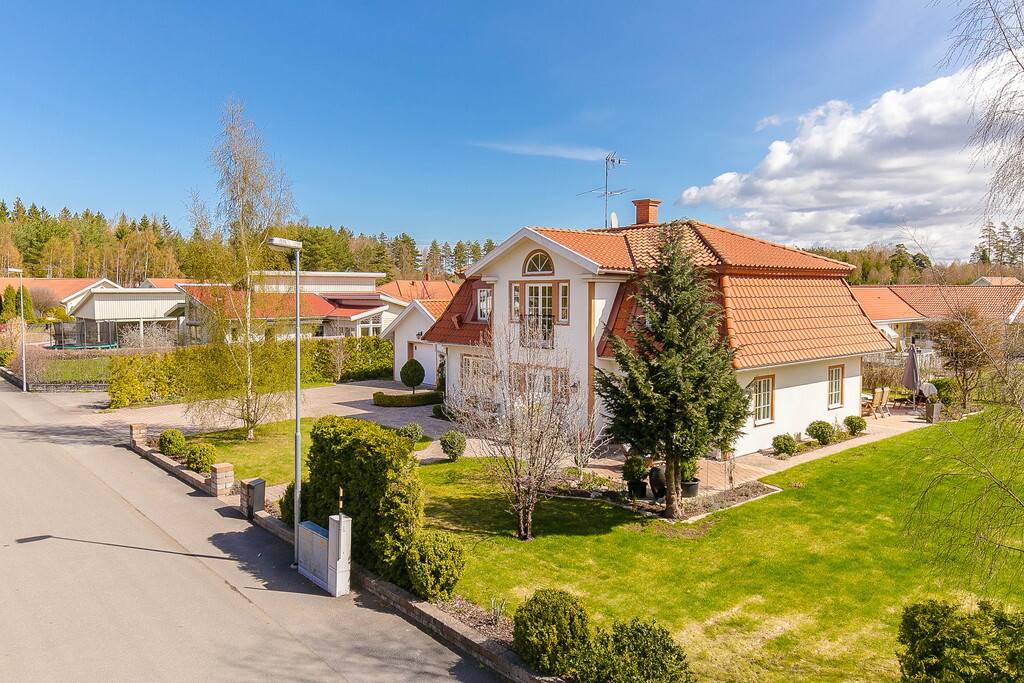8 rum Villa på Finnebodavägen 3 Villa Giacomina Lidköpings kommun - bild 2