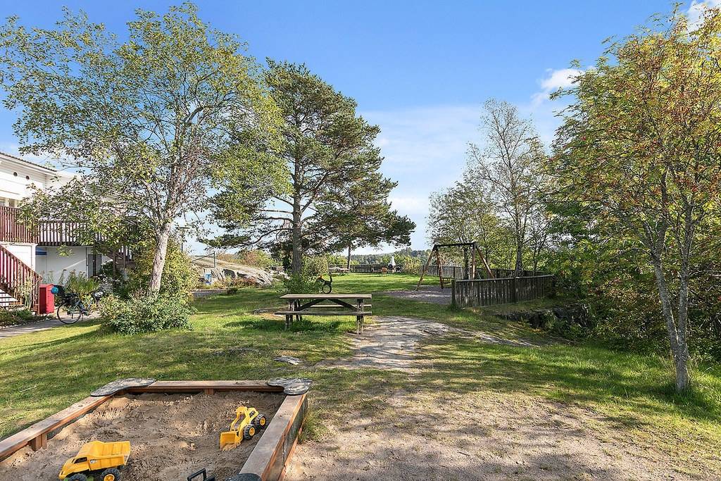 4 rum Par-/kedje-/radhus på Berguddsvägen 3 Saltsjöbaden Bergudden Nacka kommun - bild 37