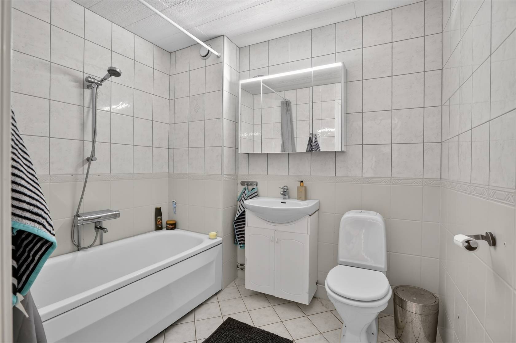 5 rum Radhus på Hagkärrsvägen 25 Pershagen Södertälje kommun - bild 24