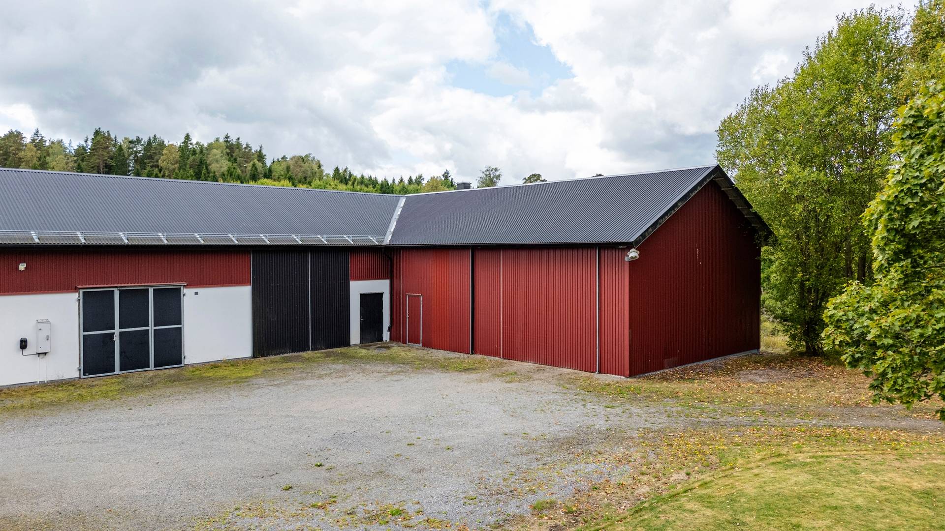 5 rum gård/skog på Västra Vallby 110 Nygård, Lilla Edets kommun - bild 3
