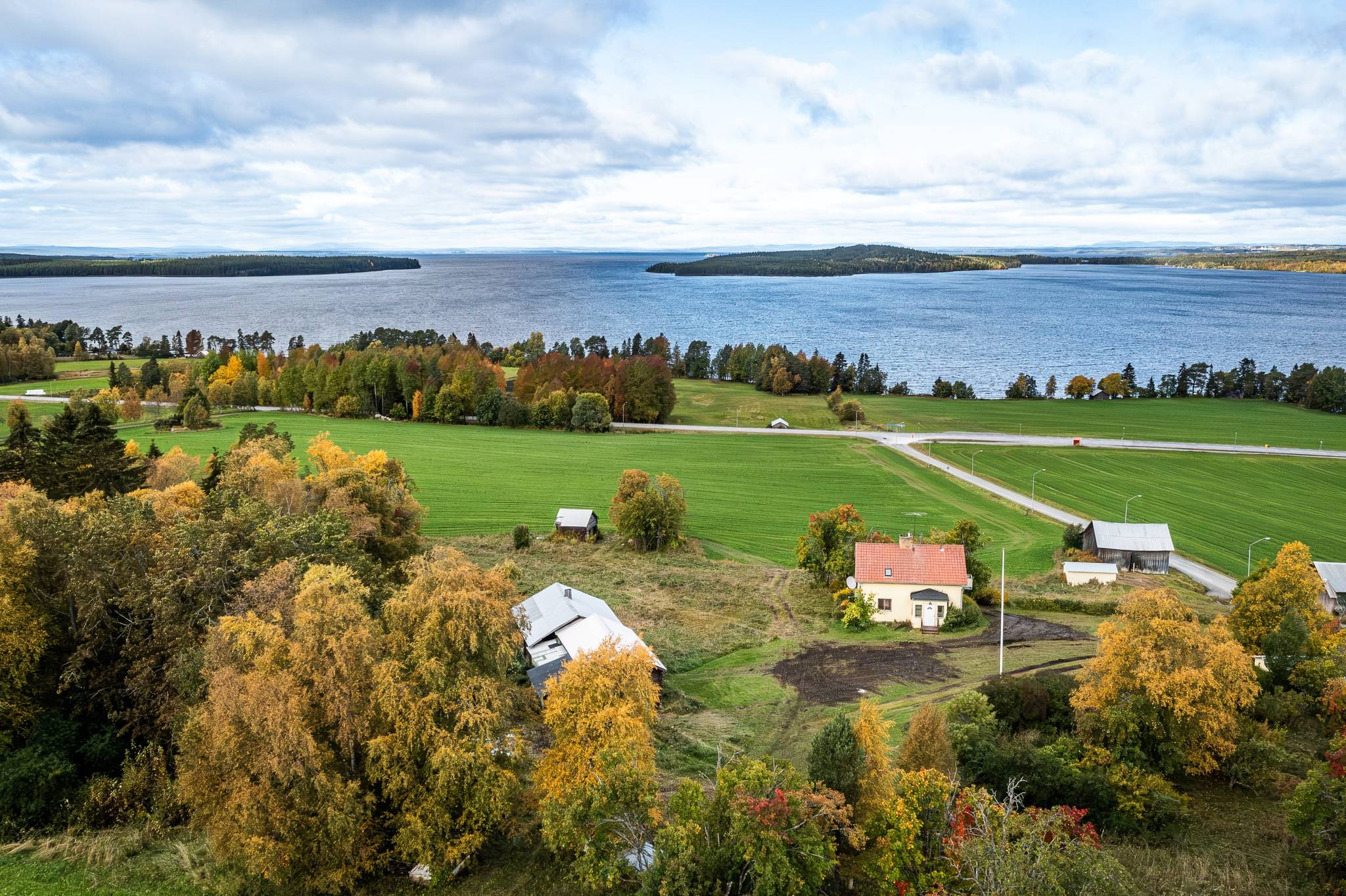 5 rum gård med jordbruk på Målsta 205 Annersia, Östersunds kommun - bild 1